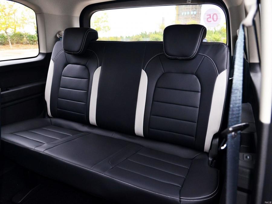 Интерьер WuLing Hongguang Plus 2019 года  (фото 48 из 49)